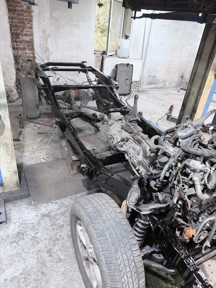 Ošetřený rám antikorozním nástřikem Nissan Navara D40